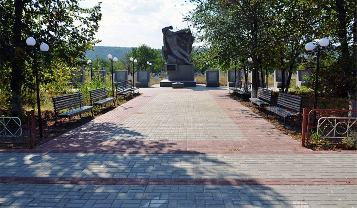 В селе Гармацкое обновили мемориальный комплекс