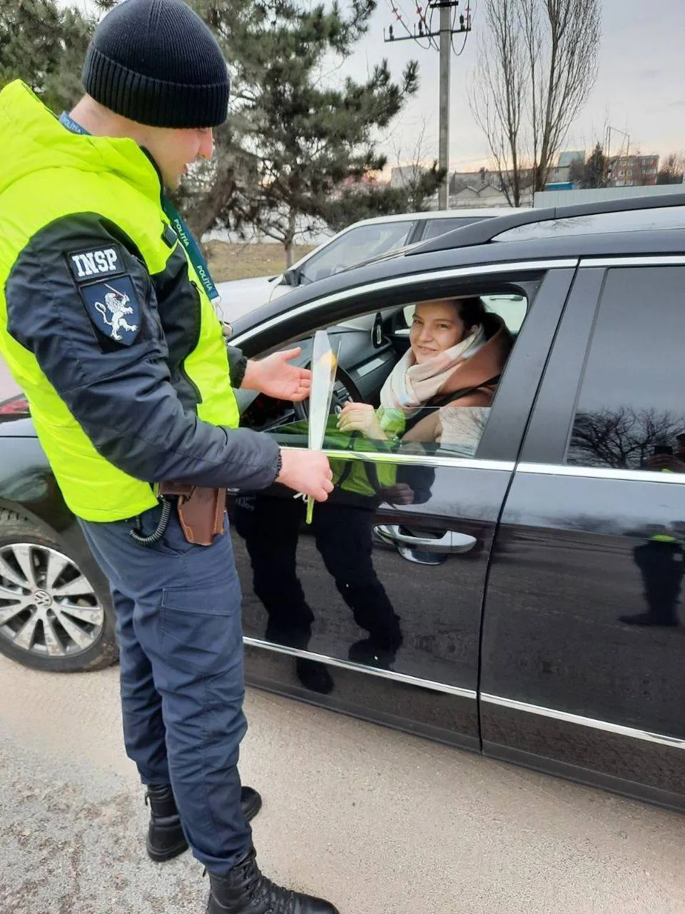 Патрульные поздравили женщин-водителей: Желаем вам особенной весны