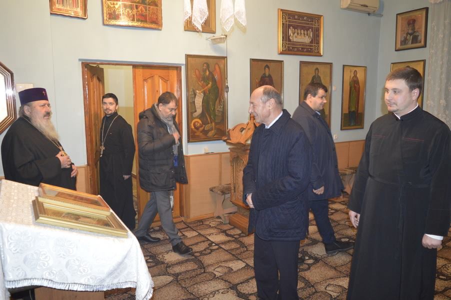 Traian Băsescu și fostul ministru al Apărării, Anatol Șalaru, au vizitat Mitropolia Basarabiei