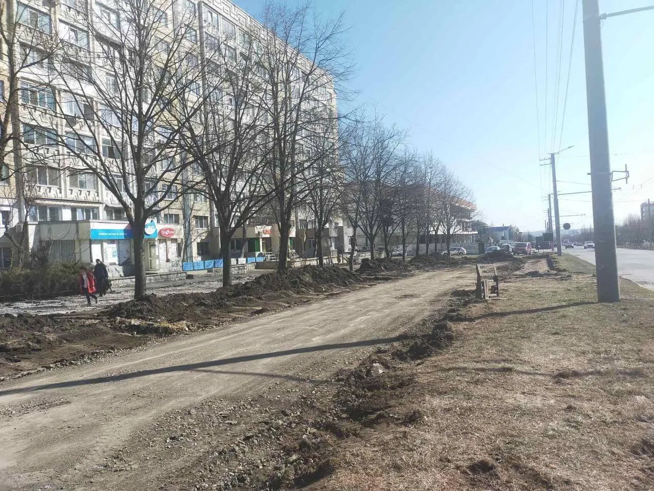 Начался ремонт тротуаров на улице Мирча чел Бэтрын
