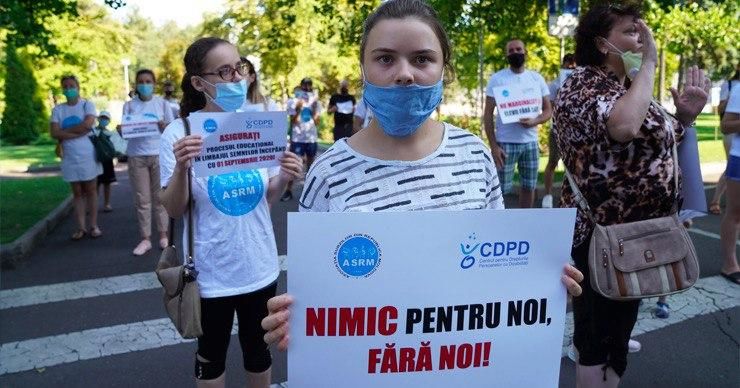 Министерство образования - протестующим родителям: Мы не закрывали школы