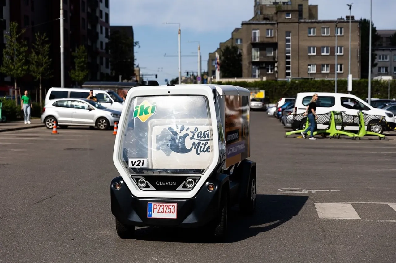 В Литве организовали доставку продуктов на беспилотных авто