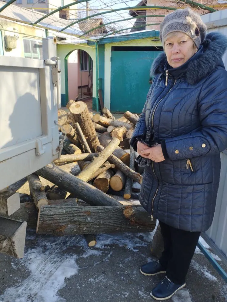 Дрова, закупленные в Румынии, распределили по более чем 700 домохозяйствам
