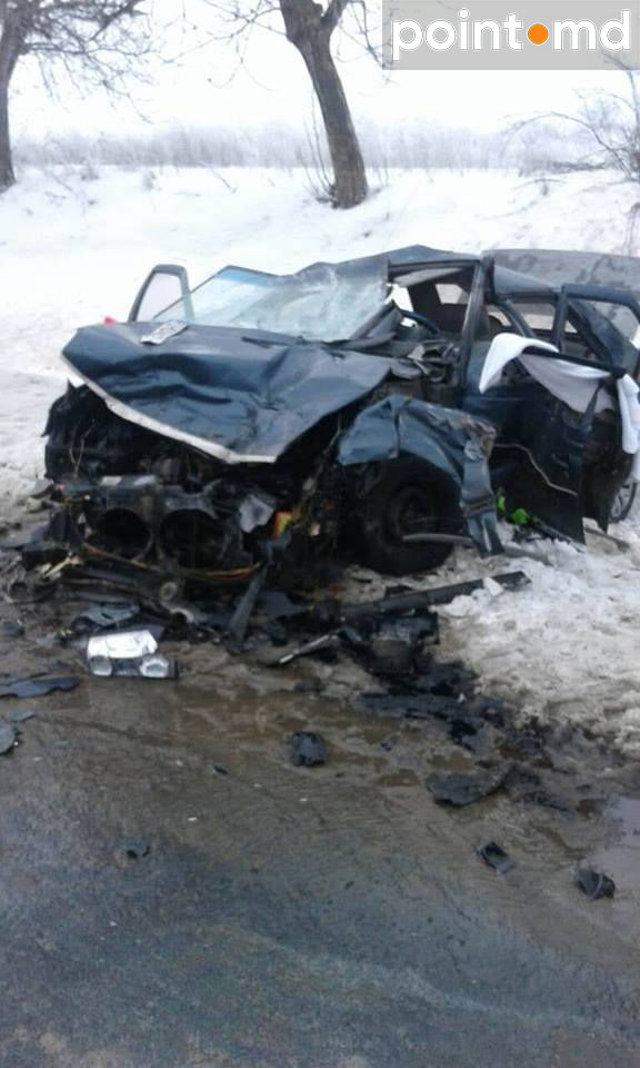 Водитель и ребёнок погибли в лобовом столкновении автомобилей в Бардаре