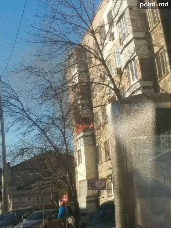 Apartament cuprins de flăcări în Capitală. O femeie, spitalizată