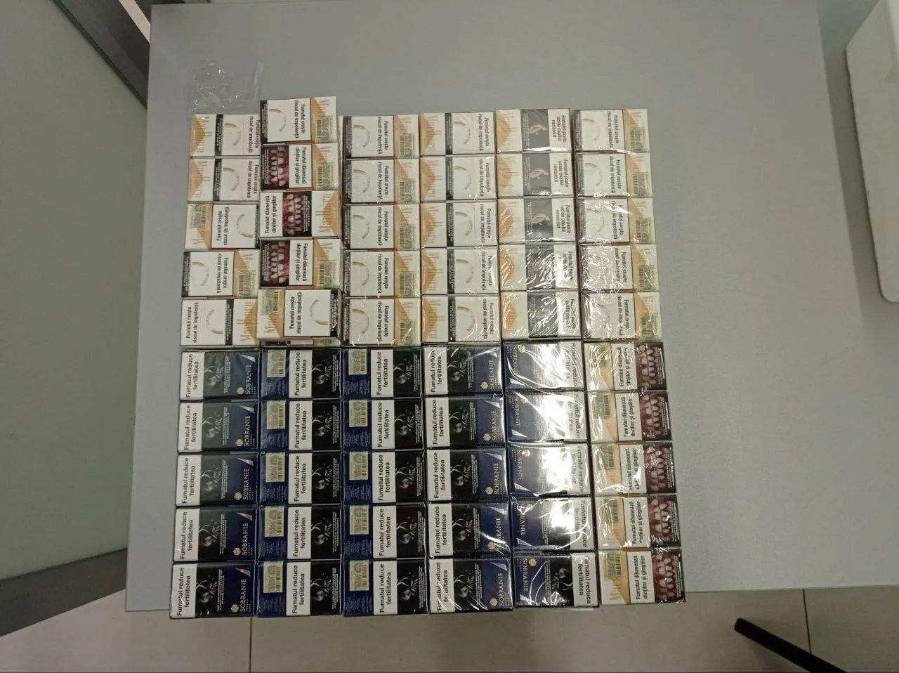 Двух граждан Молдовы задержали с контрабандой более 250 пачек сигарет