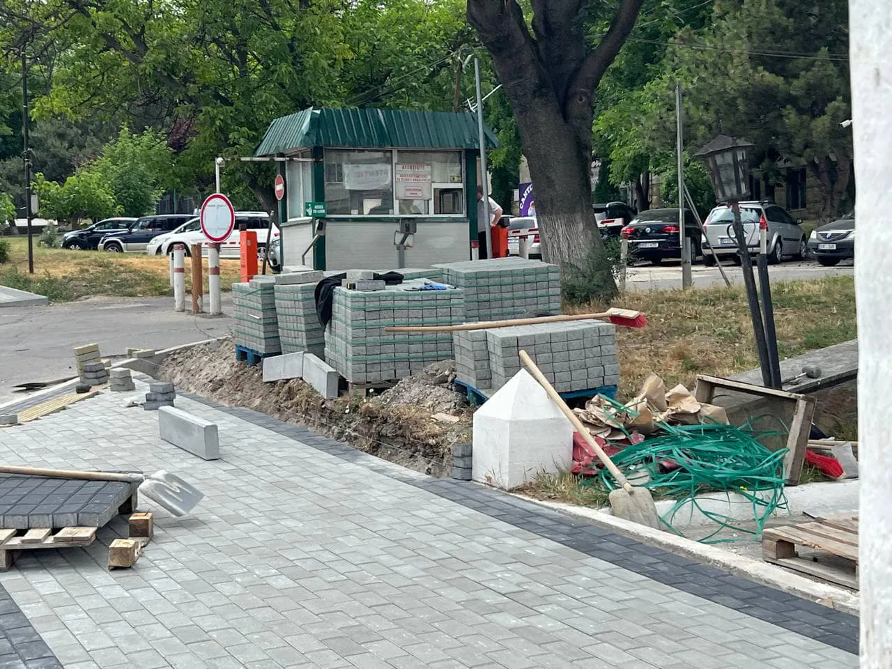 Завершаются работы по благоустройству на улице Буребиста