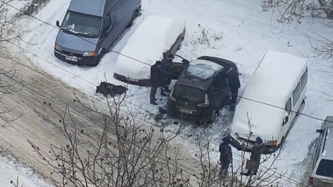 В столице сгорел припаркованный автомобиль