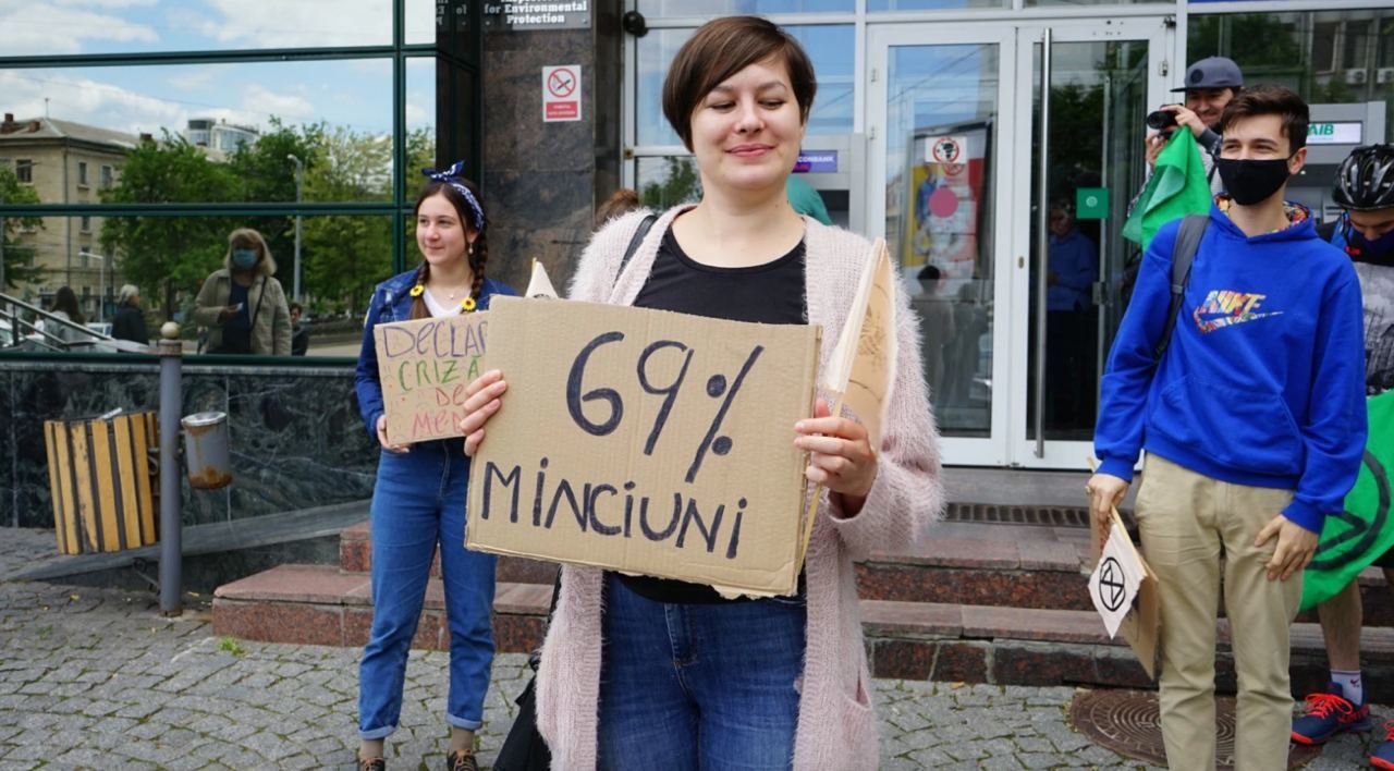 У Минсельхоза прошла необычная акция протеста против загрязнения природы