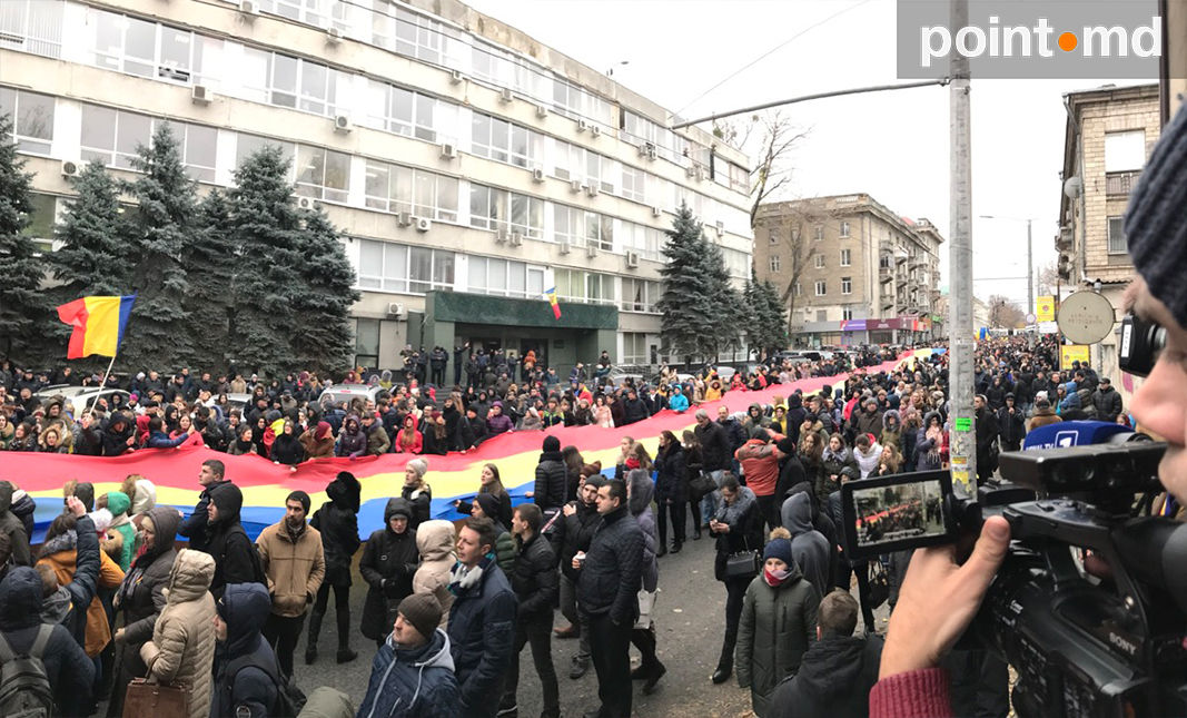 Protest: Cetăţenii, nemulţumiţi de organizarea alegerilor