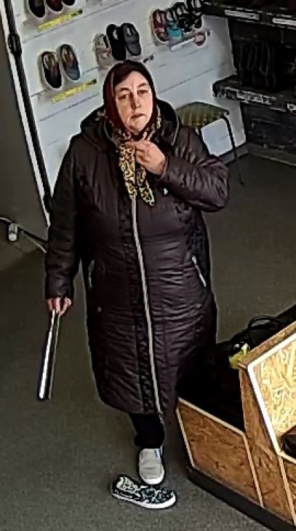 Полиция разыскивает женщину по подозрению в краже кошелька в Комрате
