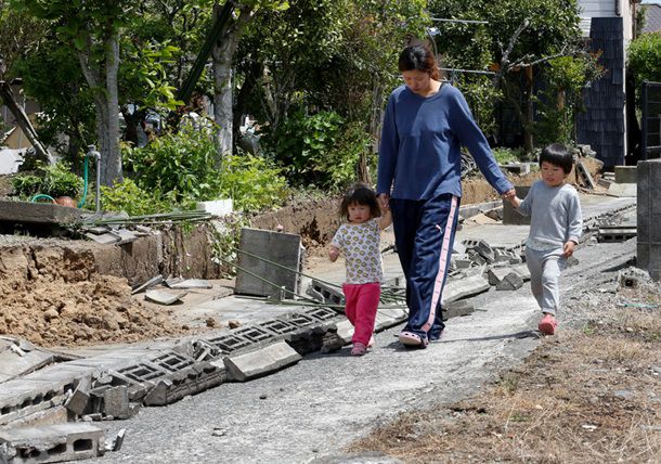 Bilanţul cutremurului de 6,4 grade din Japonia: sute de victime