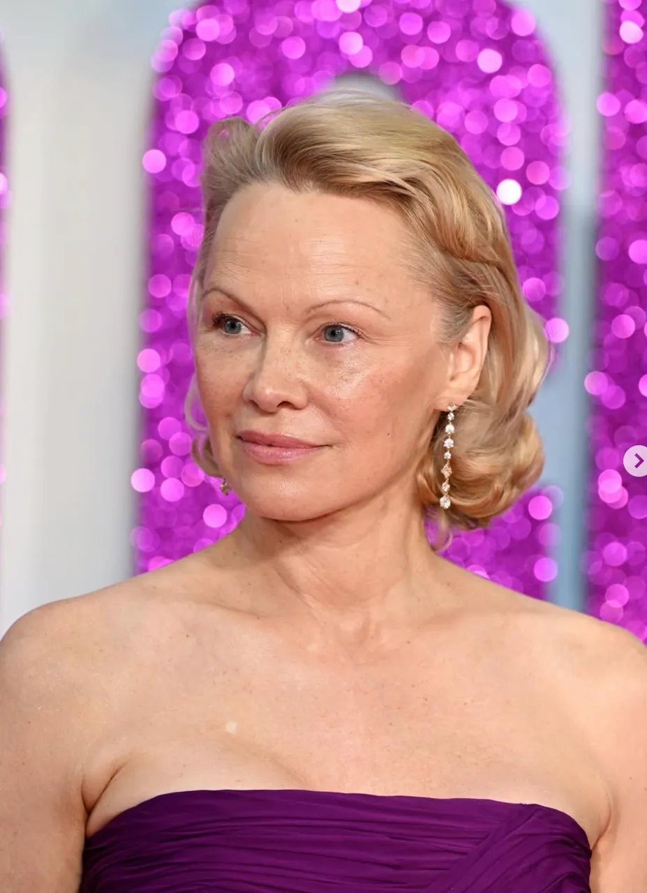 Pamela Anderson și-a schimbat radical imaginea: Nu mai este blondă