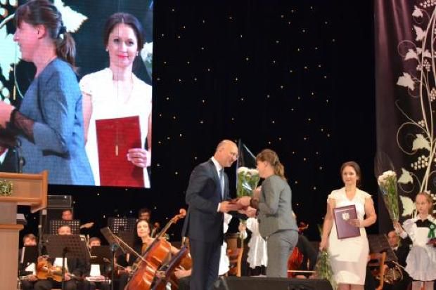 Doi dascăli din Bălți și unul din Chișinău, desemnați cei mai buni pedagogi ai anului 2017