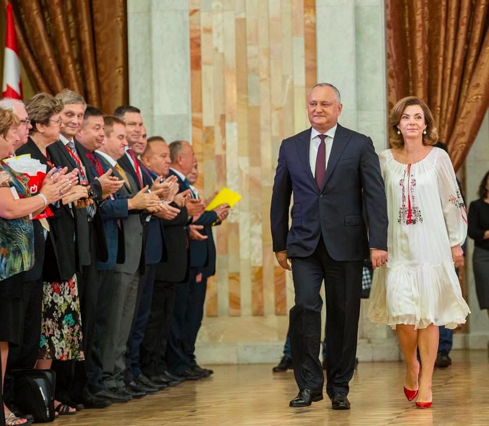 Составлен топ самых ярких образов первой леди в 2018 году