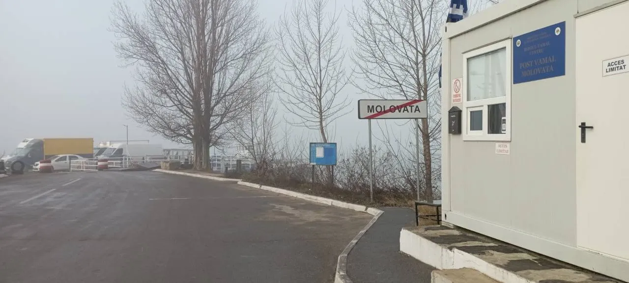 Работа парома в Моловата временно приостановлена из-за сильного тумана
