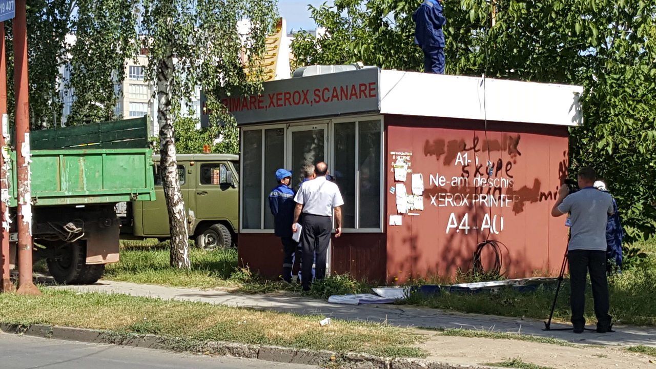 Столицу продолжают очищать от заброшенных киосков