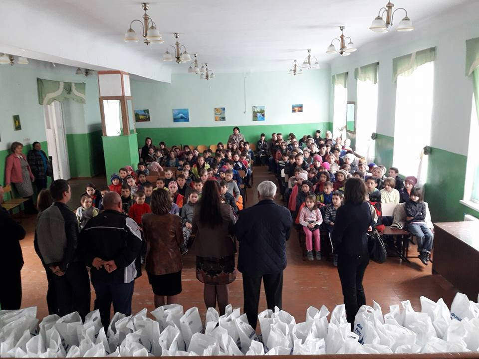 Более 7000 пасхальных подарков раздали волонтеры фонда Усатого