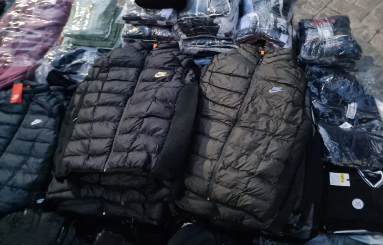 Таможенники пресекли попытку контрабанды одежды