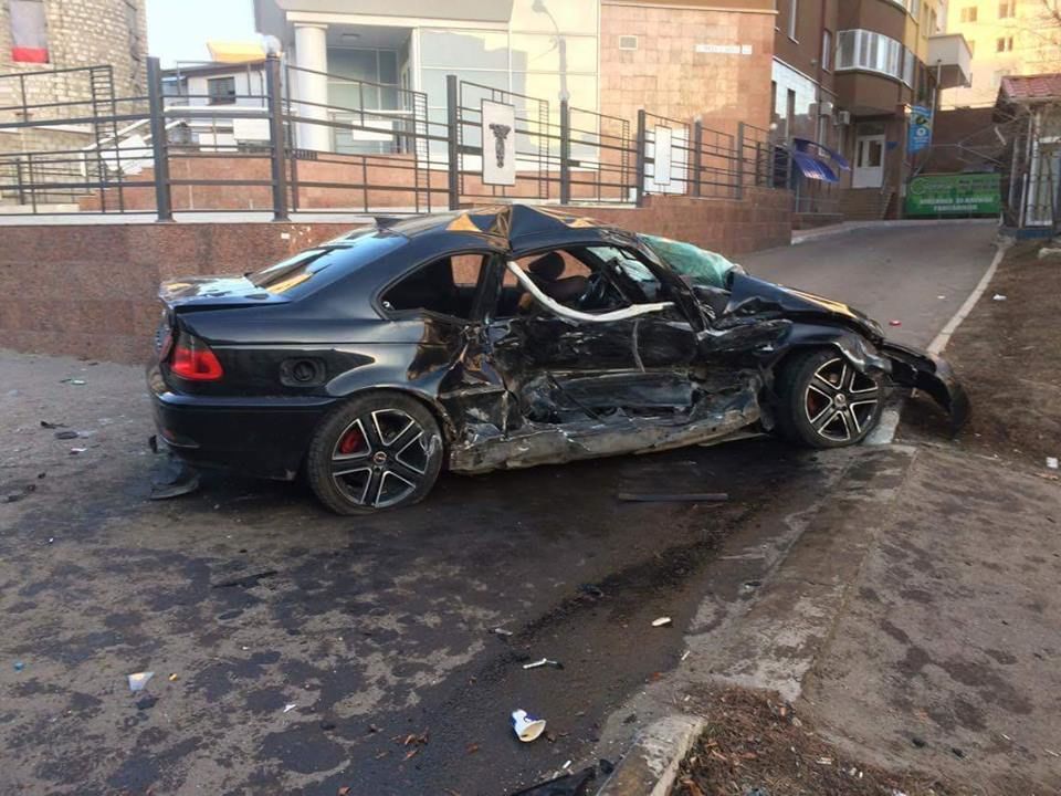 На Чеканах лихач на BMW протаранил несколько автомобилей
