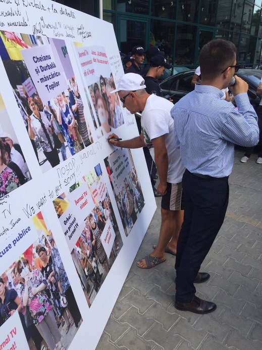 Un nou protest la sediul Jurnal TV. Peste 500 de orheieni au scandat „Respect pentru popor”