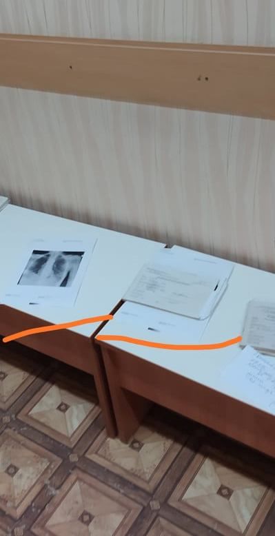 В поликлинике Комрата результаты анализов с личными данными пациентов лежат в коридоре