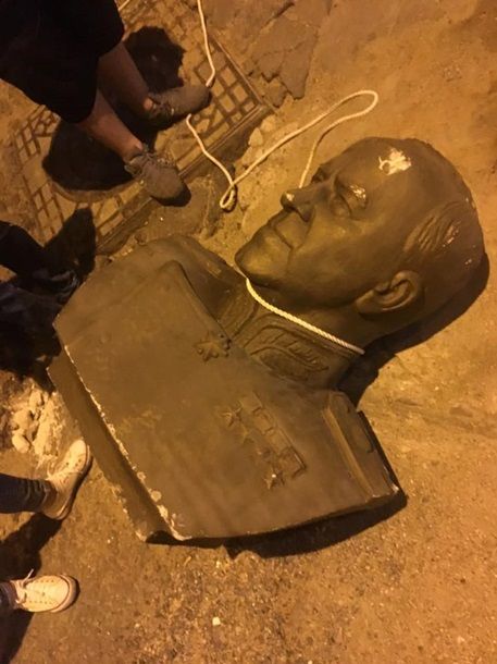 В Одессе неизвестные разбили бюст Жукова