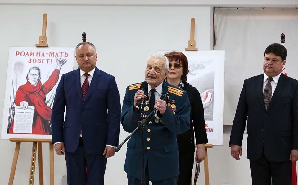 В Кишиневе открылась выставка плакатов времен ВОВ