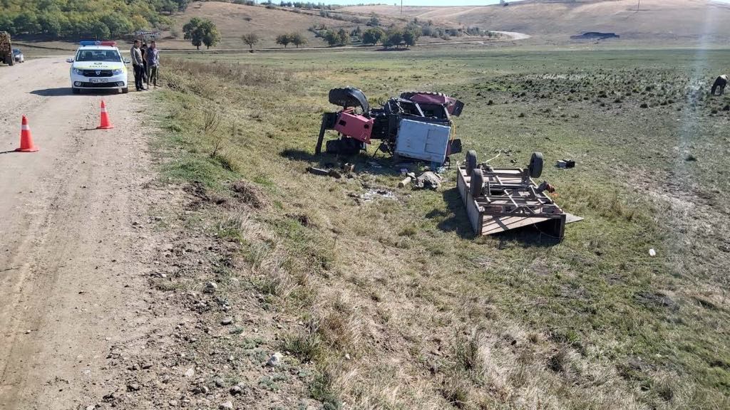 В ДТП с перевернувшимся трактором погибла женщина