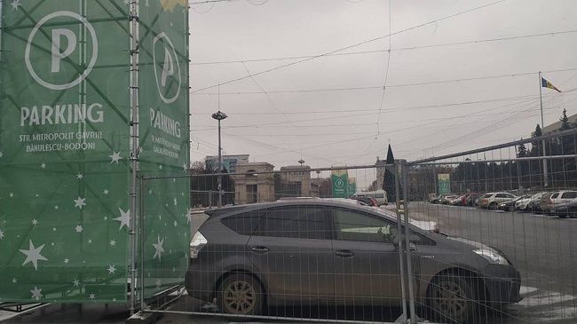 Главная площадь страны вновь превратилась в огромную парковку