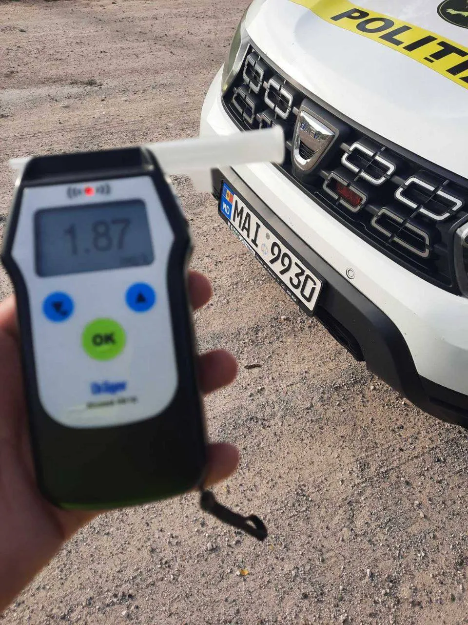 Un șofer beat la volan a pierdut controlul mașinii și a derapat de pe carosabil