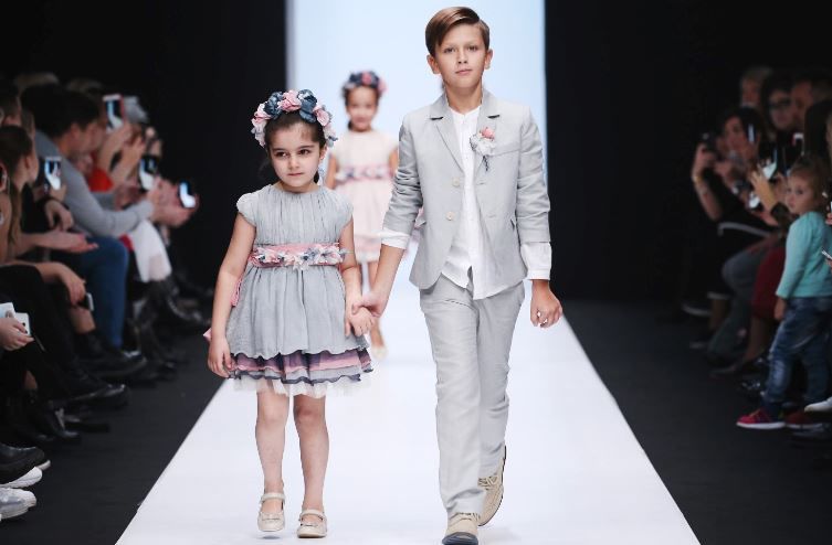 Гости Mercedes-Benz Fashion Week Russia хором пели с Бузовой