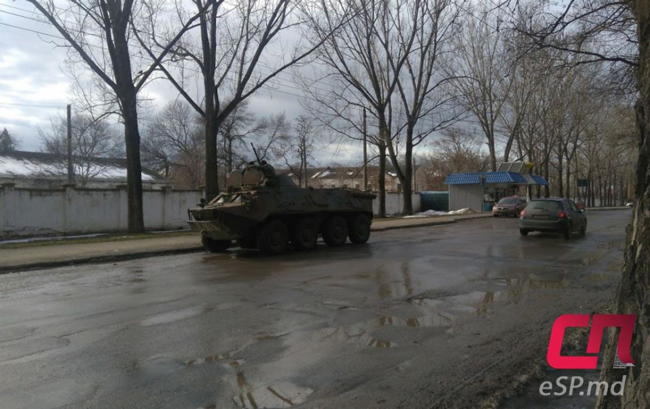 23 февраля по бельцким улицам разъезжали бронетранспортёры