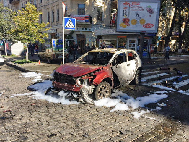 В Киеве в результате взрыва машины погиб известный журналист Павел Шеремет