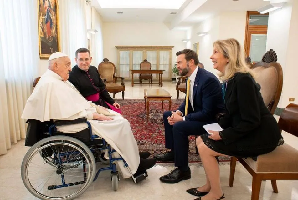 Papa de la Roma a apărut în public de Paște după un tratament îndelungat
