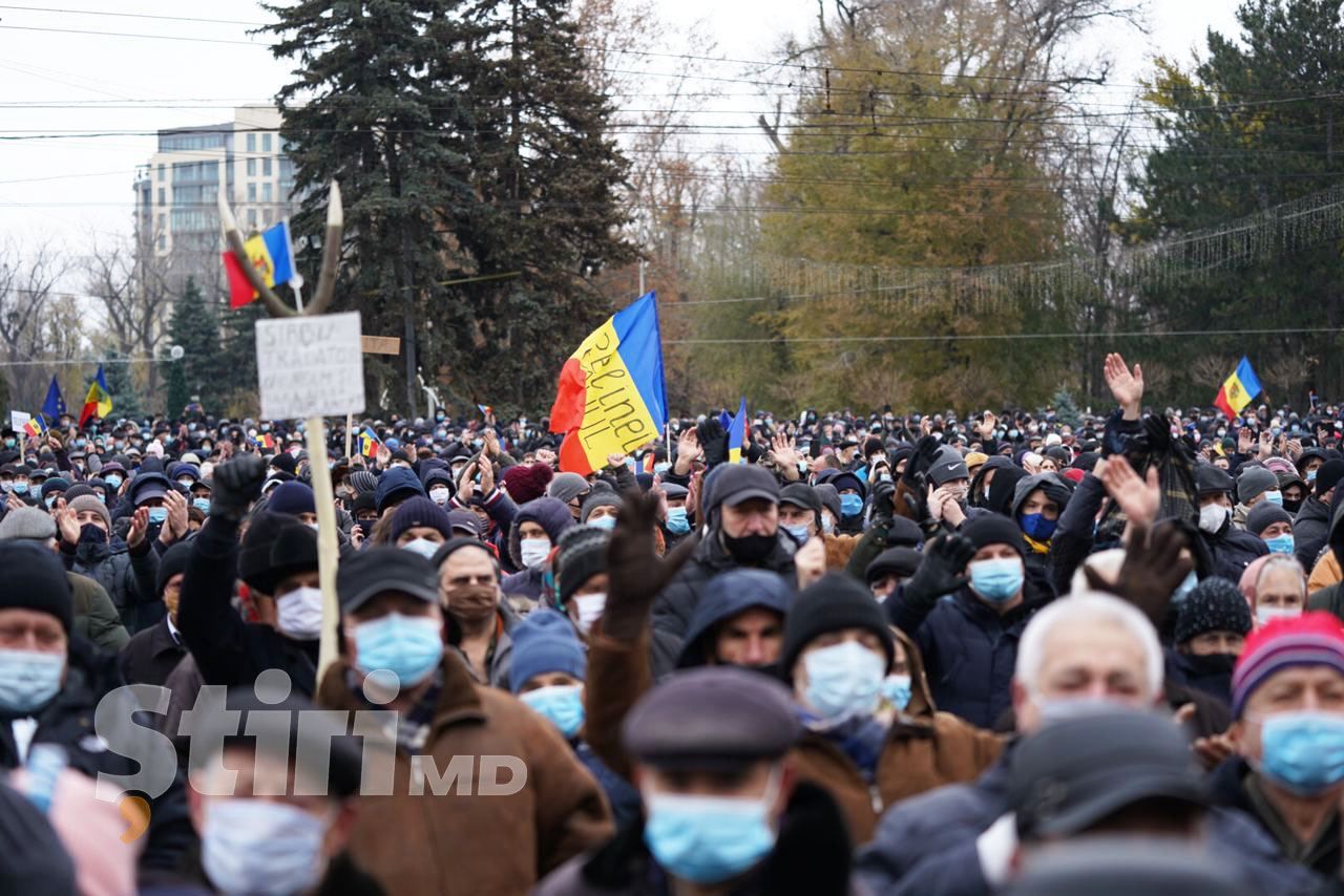 Против правительства. Протесты в Молдавии. Протесты Кишинев Санду. Протесты в Молдавии 2020. Молдова митинг против Санду.