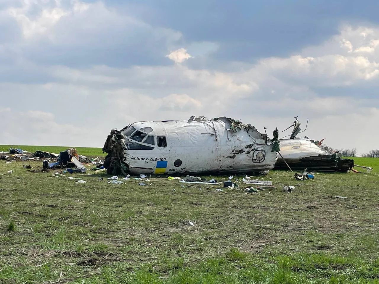 Самолет Ан-26 упал в Запорожской области: есть пострадавшие