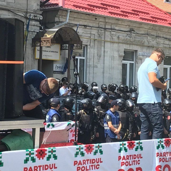 В центре Кишинева сторонники Шора заблокировали дорожное движение