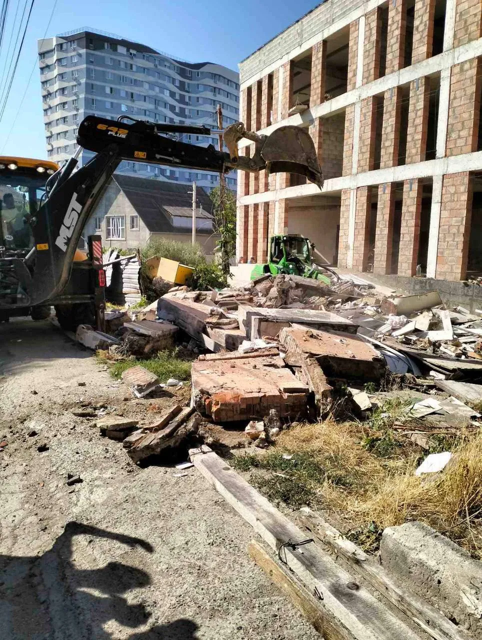 O construcție neautorizată, demolată în Capitală
