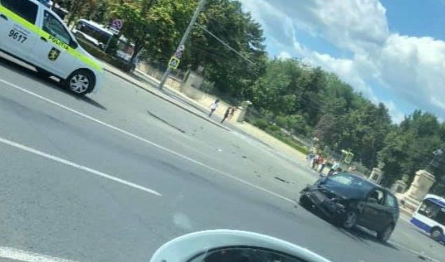 Серьёзное ДТП в центре столицы: госпитализирована несовершеннолетняя