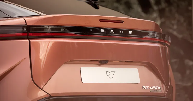 Мировая премьера обновлённого бизнес-седана Lexus ES