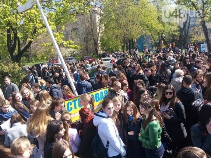 В Одессе «заминировали» университет и кладбище
