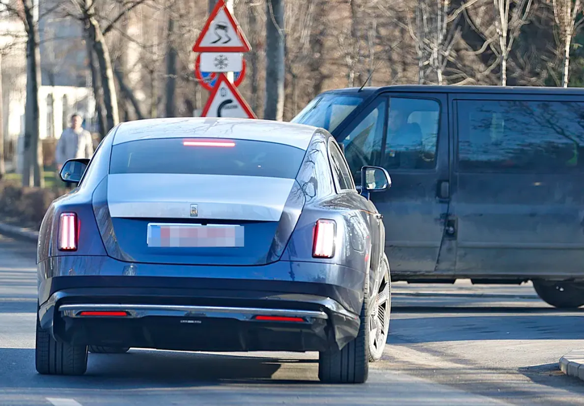 СМИ: Бизнесвумен из Молдовы ездит по Бухаресту на Rolls-Royce за €770 000