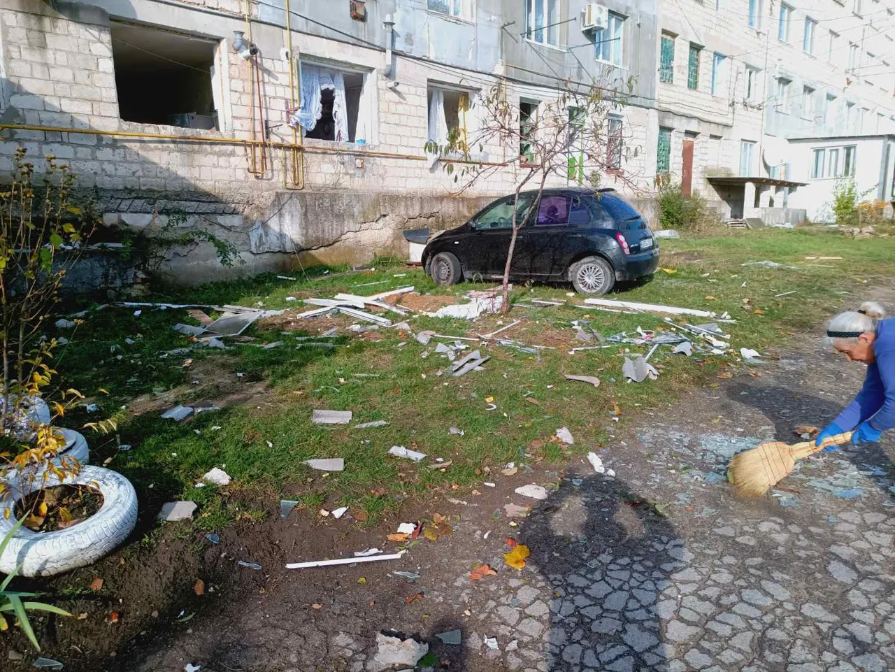 Explozie puternică într-un bloc din Florești: Două persoane au fost rănite