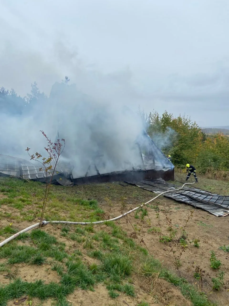 Un incendiu a distrus complet o căsuță de pe teritoriul unei pensiuni din Hâncești
