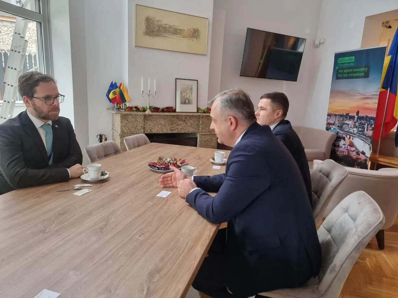 Ион Кику обсудил с послом Литвы "злоупотребления правительства PAS"