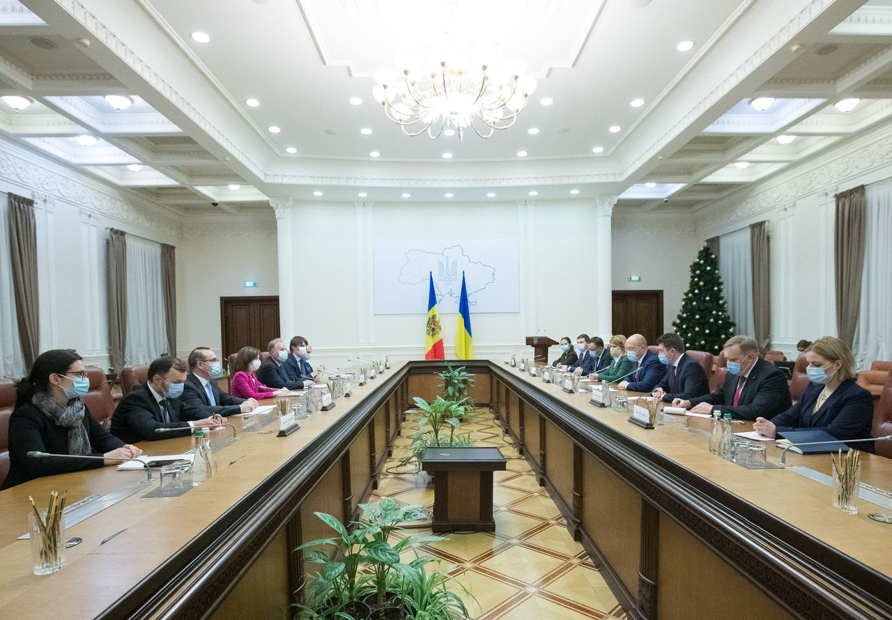 Санду провела встречу с премьер-министром Украины
