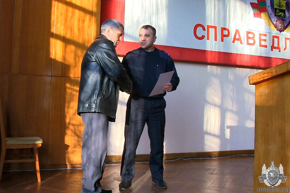 В Бендерах наградили горожан, которые помогли задержать преступников