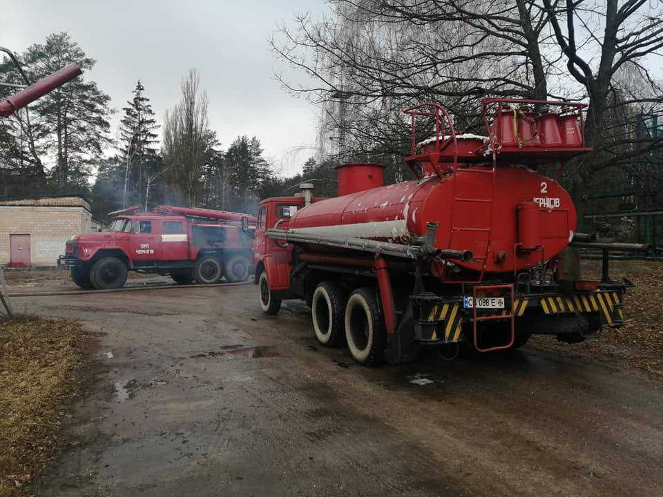 В Чернигове снаряд попал в нефтебазу