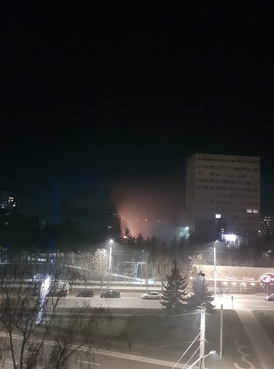С огнем на заводе "Мезон" боролись 55 пожарных
